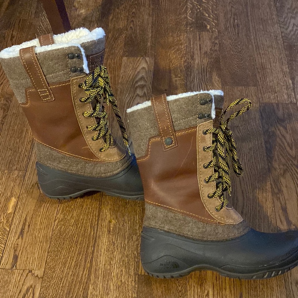 Womens North face boots